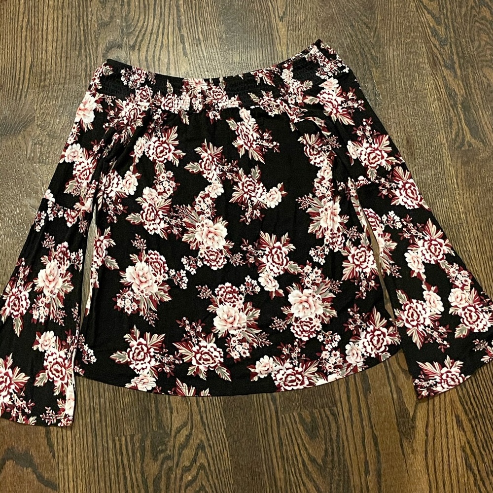 Ultra Flirt off shoulder blouse small